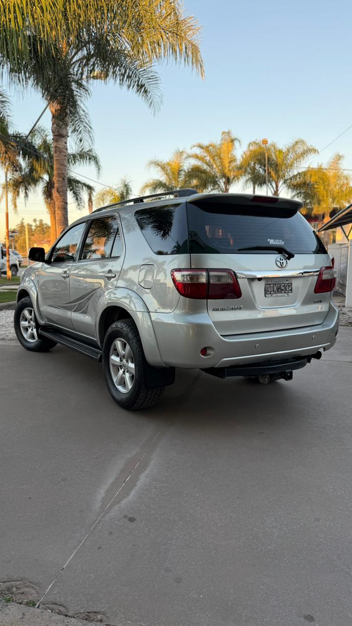 TOYOTA - SW4  SRV 4X4 3.0  TDI  - AUTOMÁTICA    - 2010